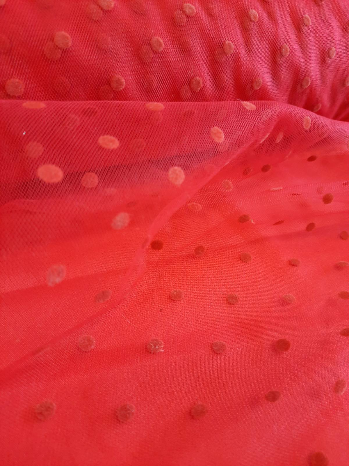 Сітка горохи червона