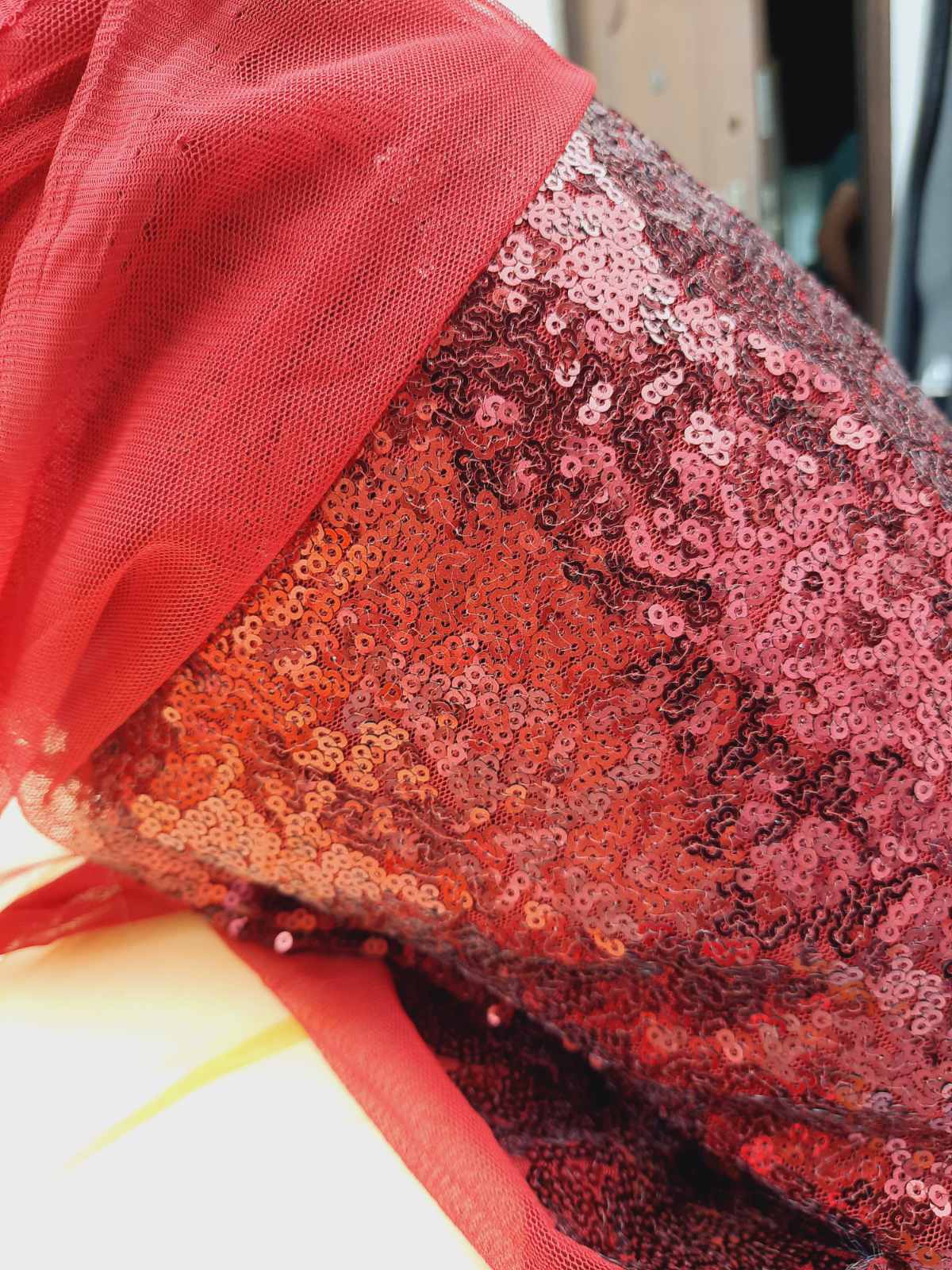 Паєтка на сітці