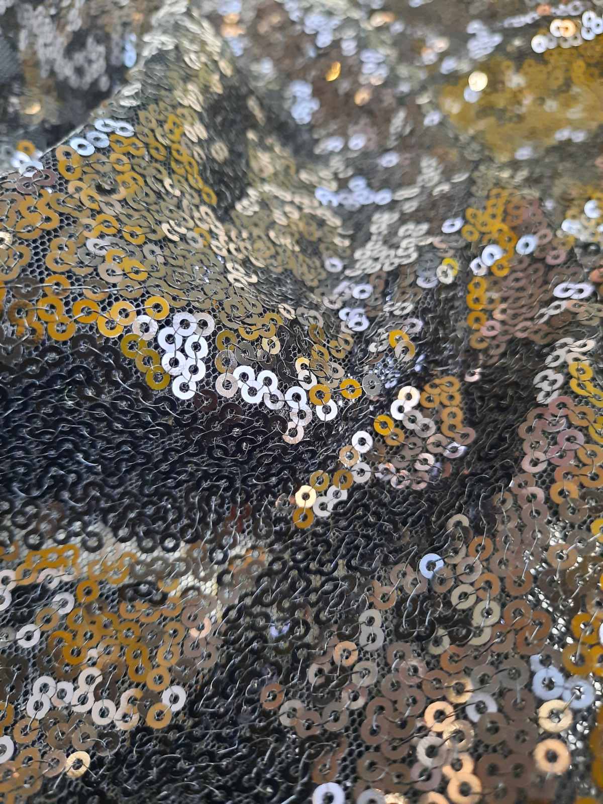 Паєтка на сітці